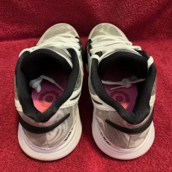 Nike Kyrie 8 white black - Picture 3 of 4